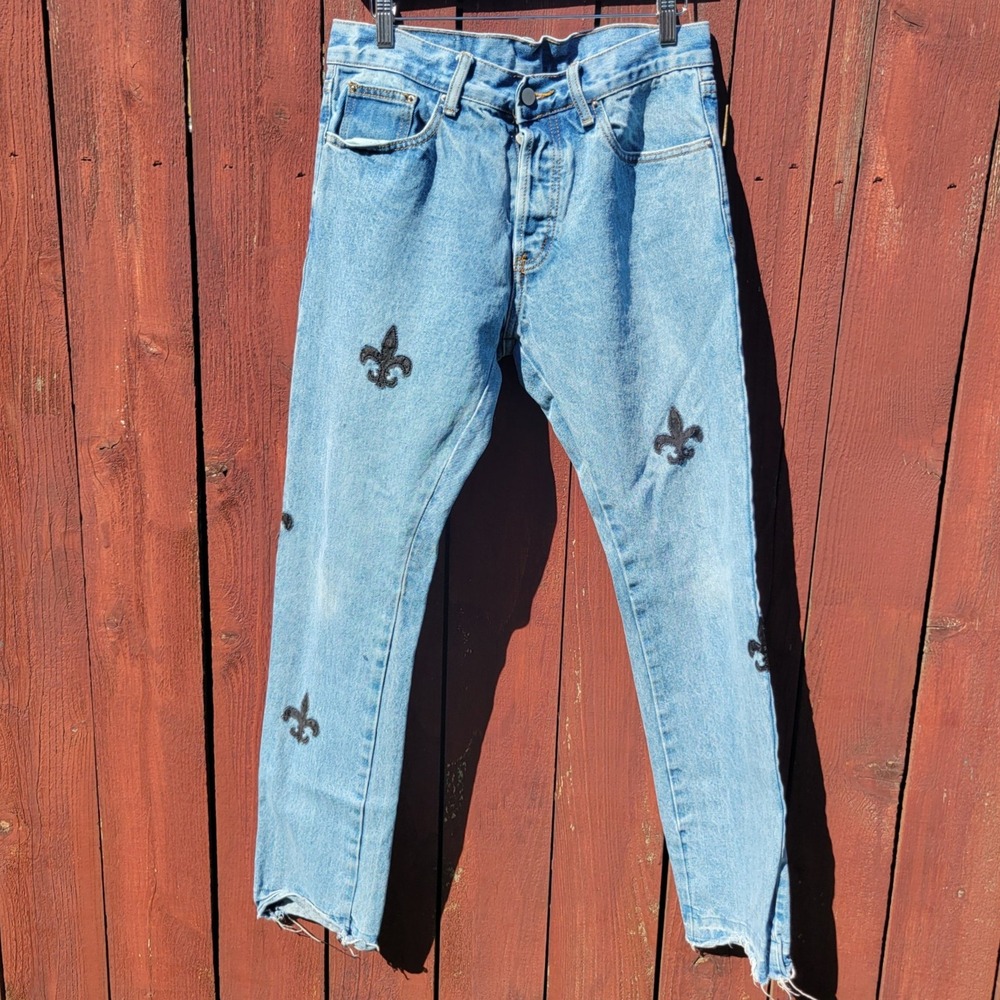 MNML Mens Light Wash Fleur De Lis Jeans Blue Size 31x32 Button Fly Straight Leg